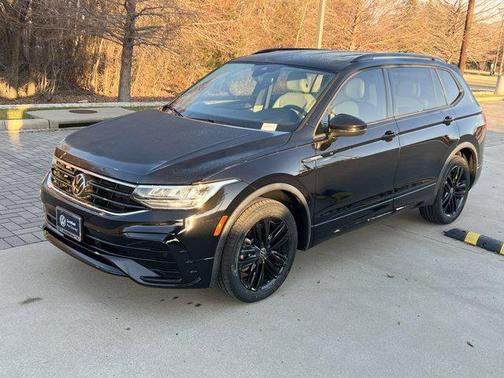 2022 Volkswagen Tiguan 2.0T SE R-Line Black