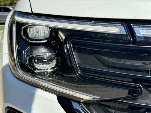 Opal White Pearl 2026 Volkswagen Atlas Cross Sport 2.0T SE w/Technology