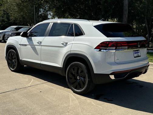Opal White Pearl 2026 Volkswagen Atlas Cross Sport 2.0T SE w/Technology