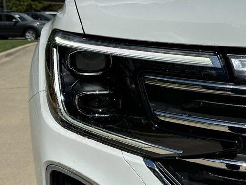 Opal White Pearl 2026 Volkswagen Atlas 2.0T SE w/Technology 4MOTION