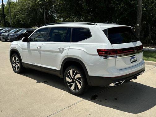 Opal White Pearl 2026 Volkswagen Atlas 2.0T SE w/Technology 4MOTION