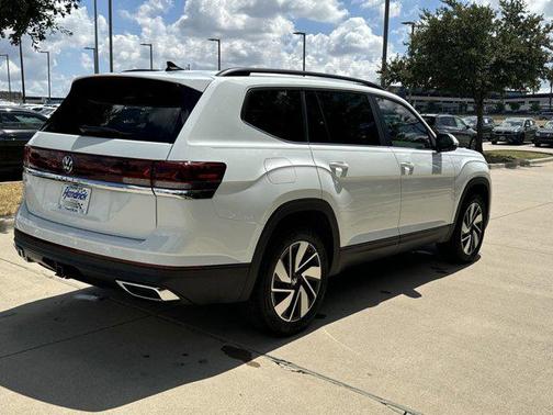 Opal White Pearl 2026 Volkswagen Atlas 2.0T SE w/Technology 4MOTION
