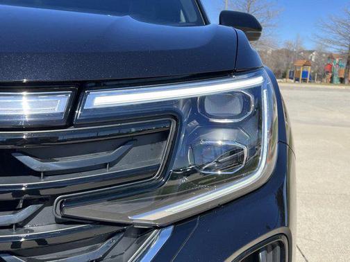 2024 Volkswagen Atlas Cross Sport 2.0T SE w/Technology 4MOTION