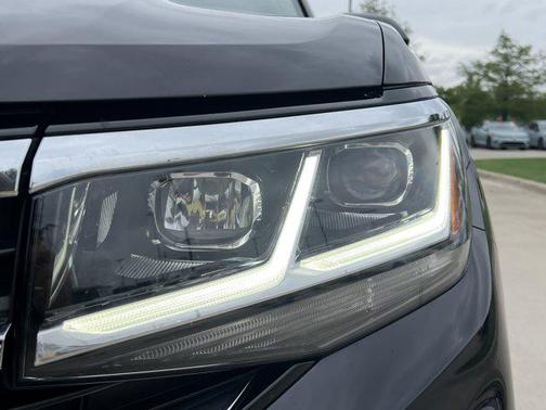 Deep Black Pearl 2023 Volkswagen Atlas 3.6L SEL Premium