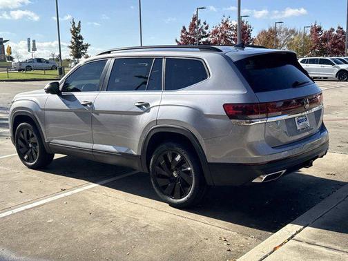 Silver Mist Metallic 2026 Volkswagen Atlas 2.0T SE w/Technology