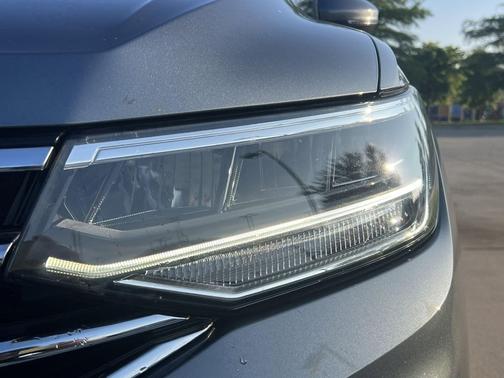 Platinum Gray Metallic 2023 Volkswagen Tiguan 2.0T SE