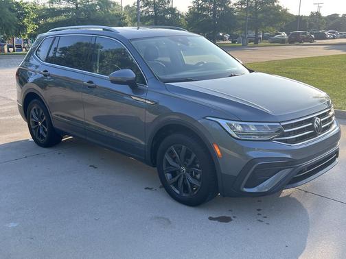 Platinum Gray Metallic 2023 Volkswagen Tiguan 2.0T SE