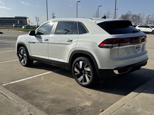 2025 Volkswagen Atlas Cross Sport 2.0T SE w/Technology