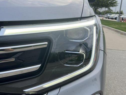 Silver Mist Metallic 2024 Volkswagen Atlas 2.0T SEL