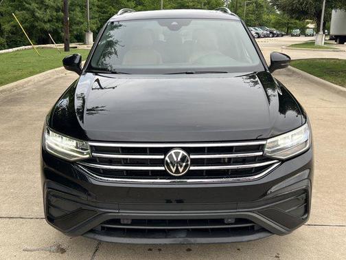 Deep Black Pearl 2023 Volkswagen Tiguan 2.0T SE