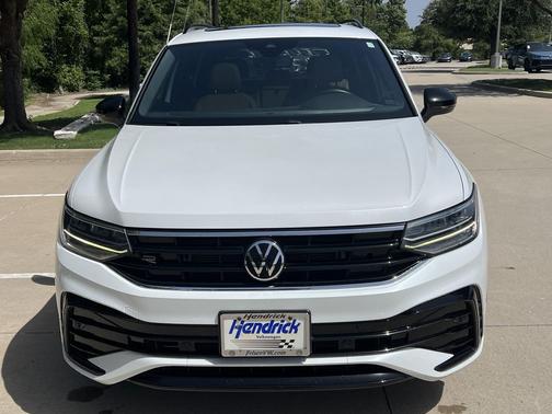 Oryx White Pearl 2022 Volkswagen Tiguan 2.0T SE R-Line Black