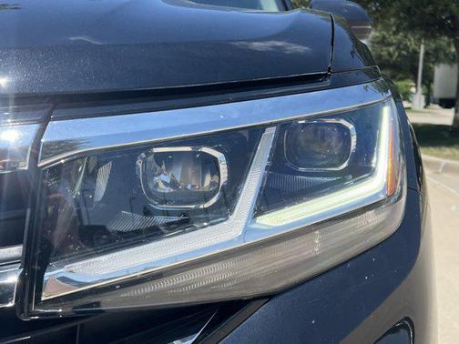Deep Black Pearl 2023 Volkswagen Atlas 3.6L SE w/Technology