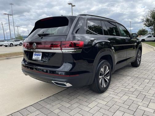 deep black pearl 2026 Volkswagen Atlas 2.0T SE w/Technology
