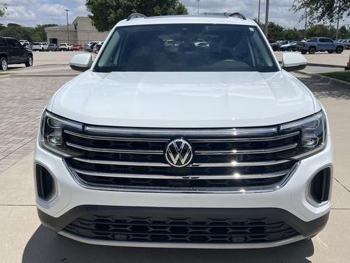 Pure White 2025 Volkswagen Atlas 2.0T SE w/Technology