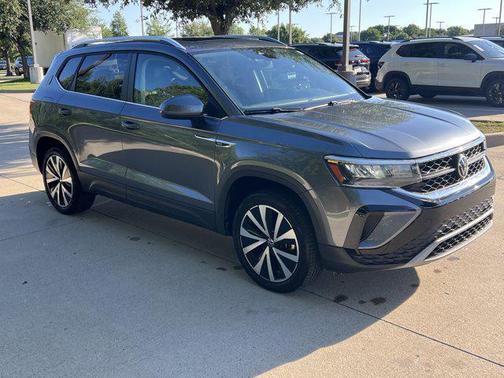 Platinum Gray Metallic 2022 Volkswagen Taos 1.5T SE
