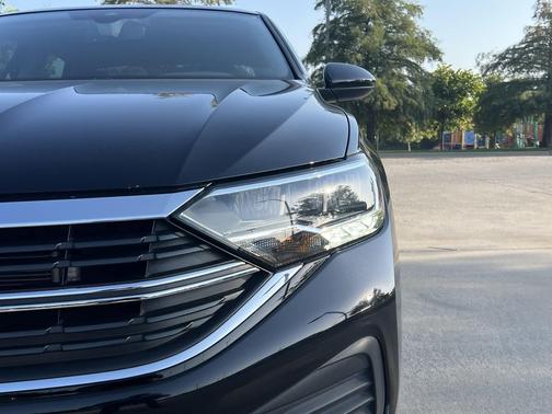 Deep Black Pearl 2024 Volkswagen Jetta 1.5T SE