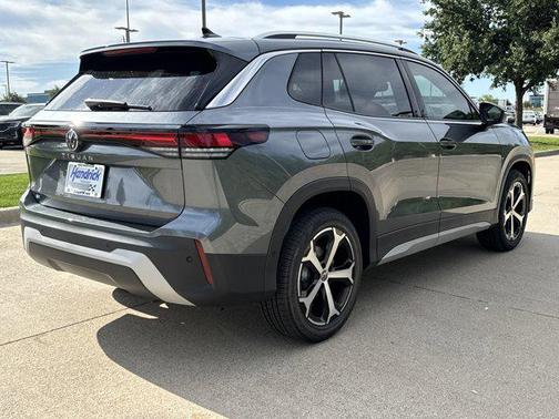 Platinum Gray Metallic 2026 Volkswagen Tiguan 2.0T SE