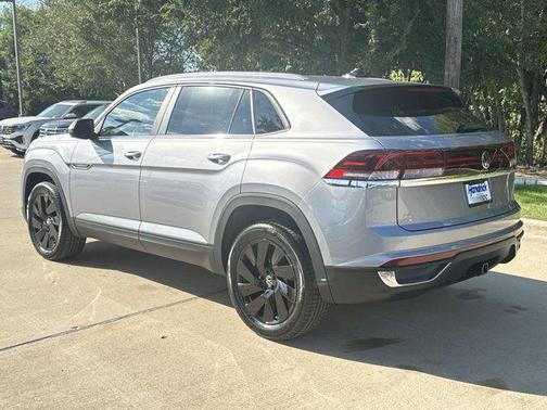 2025 Volkswagen Atlas Cross Sport 2.0T SE w/Technology