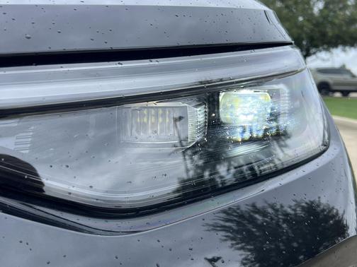 Deep Black Pearl 2025 Volkswagen Tiguan 2.0T SE 4MOTION