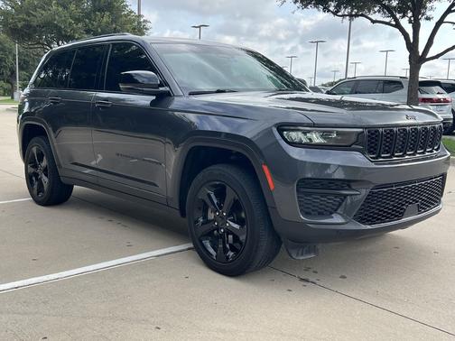 Baltic Gray Metallic Clearcoat 2022 Jeep Grand Cherokee Altitude