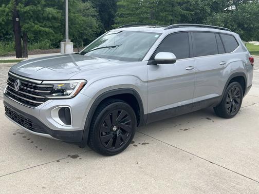 Silver Mist Metallic 2024 Volkswagen Atlas 2.0T SE w/Technology