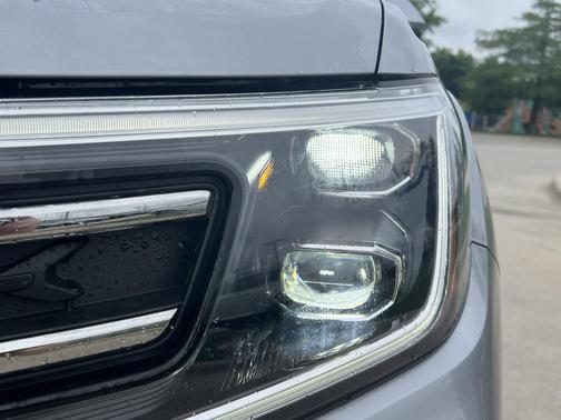 Silver Mist Metallic 2024 Volkswagen Atlas 2.0T SE w/Technology