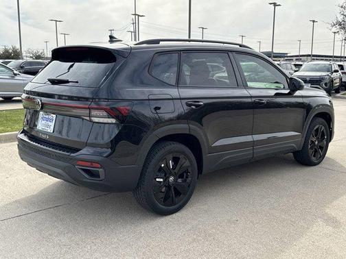 2025 Volkswagen Taos 1.5T SE Black