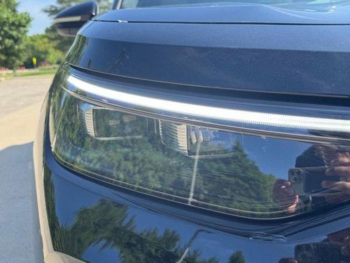 Deep Black Pearl 2026 Volkswagen Tiguan 2.0T SE R-Line Black