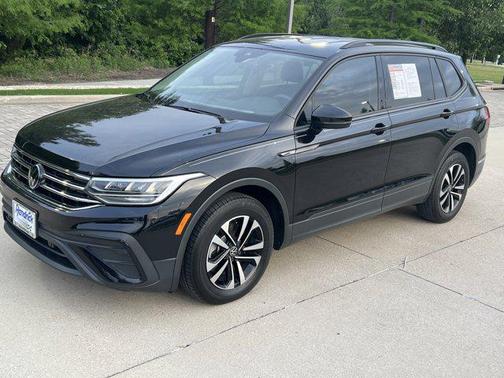 Deep Black Pearl 2024 Volkswagen Tiguan 2.0T S