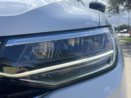 Oryx White Pearl 2022 Volkswagen Tiguan 2.0T SE R-Line Black