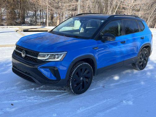 2024 Volkswagen Taos 1.5T SE Black