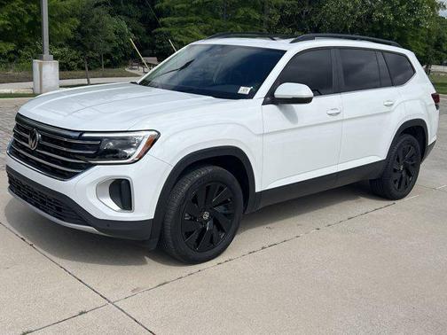 2024 Volkswagen Atlas 2.0T SE w/Technology 4MOTION