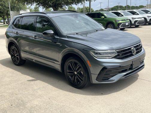 Platinum Gray Metallic 2022 Volkswagen Tiguan 2.0T SE R-Line Black