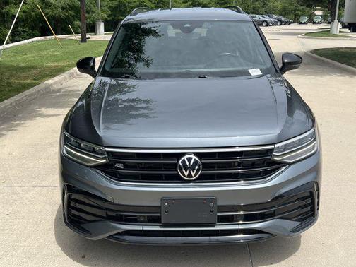 Platinum Gray Metallic 2022 Volkswagen Tiguan 2.0T SE R-Line Black