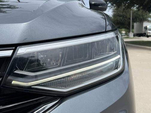 Platinum Gray Metallic 2022 Volkswagen Tiguan 2.0T SE R-Line Black