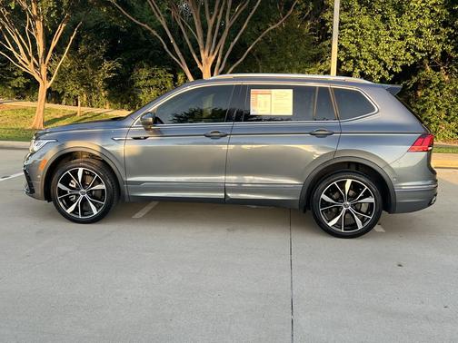 Platinum Gray Metallic 2024 Volkswagen Tiguan 2.0T SEL R-Line 4MOTION