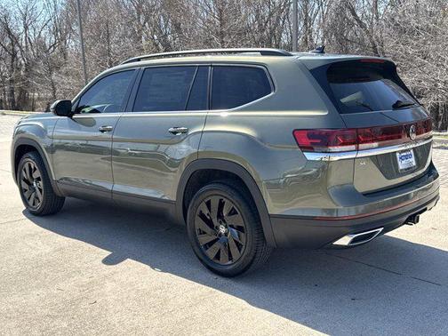 avocado green pearl 2026 Volkswagen Atlas 2.0T SE w/Technology