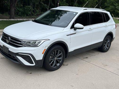 Pure White 2022 Volkswagen Tiguan 2.0T SE