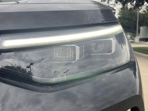 Deep Black Pearl 2025 Volkswagen Tiguan 2.0T SE 4MOTION
