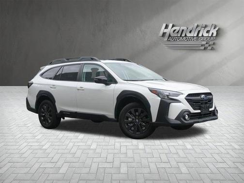 Crystal White Pearl 2025 Subaru Outback Onyx Edition