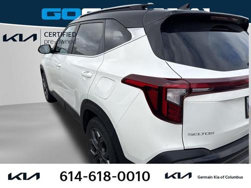Clear White/Black Roof 2024 Kia Seltos S