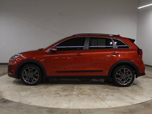 Photo 4 of 32 of 2020 Kia Niro Touring