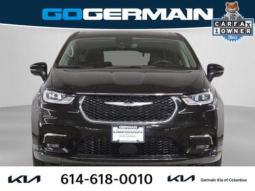 Brilliant Black Crystal Pearlcoat 2023 Chrysler Pacifica Touring L