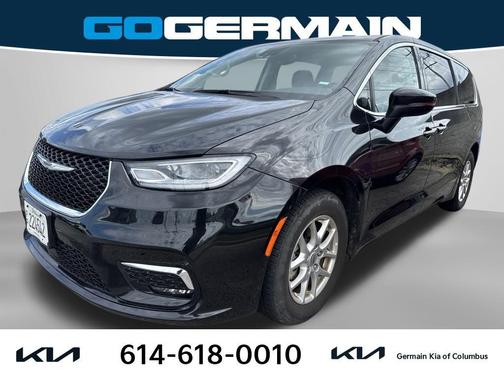 Brilliant Black Crystal Pearlcoat 2023 Chrysler Pacifica Touring L