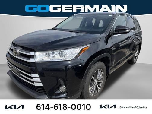 Midnight Black Metallic 2018 Toyota Highlander XLE
