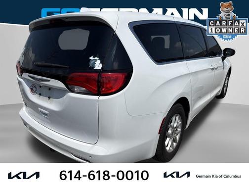 Bright White Clearcoat 2017 Chrysler Pacifica Touring