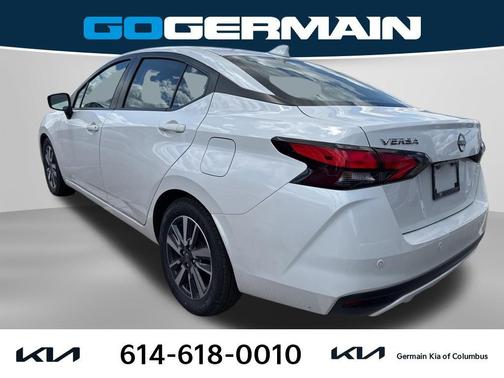Aspen White Tricoat 2023 Nissan Versa 1.6 SV