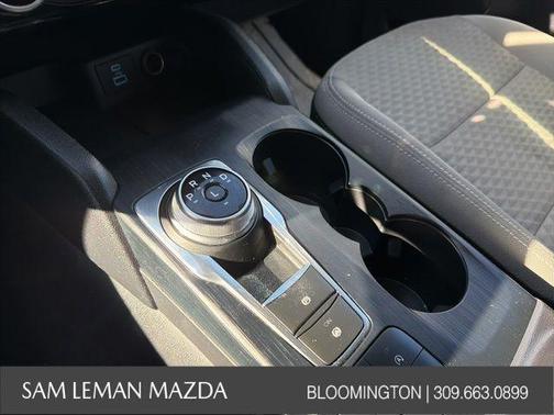 Silver Metallic 2022 Ford Escape SE