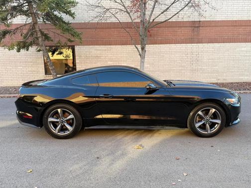 2016 Ford Mustang V6