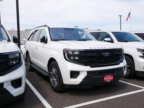 White Metallic 2025 Ford Expedition Active